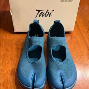 NIB Tabi Women's Blue Mary Jane Sandals SZ 41 US 10.5 worn twice!